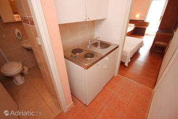 Kitchen Drašnice, Kitchen u smještaju tipa studio-apartment, WIFI.