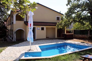 Property - Rooms 3338 Property Kršin (Novigrad) - Accommodation 3338 - Rooms with pebble beach.