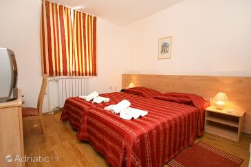 Bedroom Novigrad, Bedroom u smještaju tipa room, dostupna klima i WIFI.