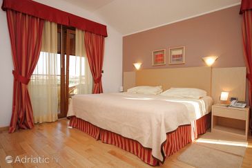Bedroom 1 Zambratija, Bedroom 1 u smještaju tipa room, dostupna klima, dopusteni kucni ljubimci i WIFI.