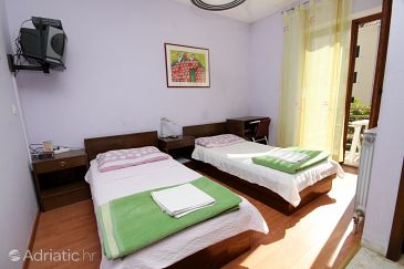 Bedroom Dubrovnik, Bedroom u smještaju tipa room, dostupna klima, dopusteni kucni ljubimci i WIFI.