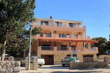 Property - Apartments and Rooms 3557 Property Mandre (Pag) - Accommodation 3557 - Apartments and Rooms near sea with pebble beach.