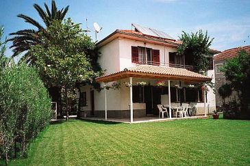 Property - Rooms 4041 Property Jelsa (Hvar) - Accommodation 4041 - Rooms near sea with pebble beach.