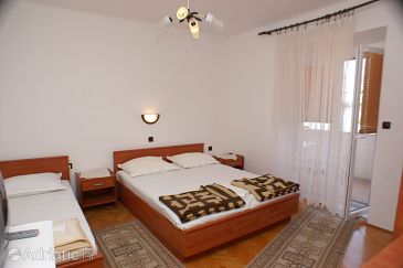 Bedroom Novalja, Bedroom u smještaju tipa room, WIFI.
