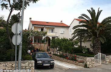 Property - Apartments 4102 Property Novalja (Pag) - Accommodation 4102 - Apartments near sea with rocky beach.