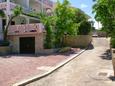 Parking lot Kustići, Pag, Parking lot 4104 - Apartments blizu mora with pebble beach.