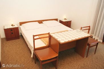 Bedroom Vodice, Bedroom u smještaju tipa room, dopusteni kucni ljubimci i WIFI.