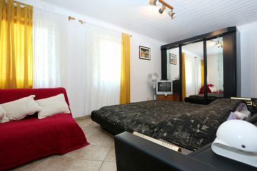 Bedroom Lumbarda, Bedroom u smještaju tipa room, dopusteni kucni ljubimci i WIFI.