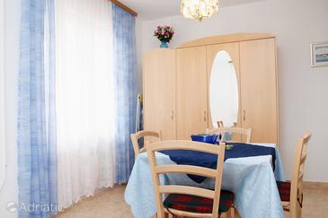 Dining room Lumbarda, Dining room u smještaju tipa studio-apartment, dostupna klima i WIFI.