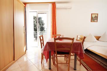 Dining room Lumbarda, Dining room u smještaju tipa studio-apartment, dostupna klima i WIFI.