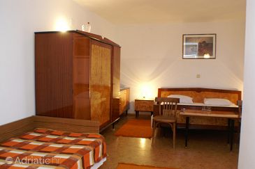 Bedroom Lovište, Bedroom u smještaju tipa room, dopusteni kucni ljubimci i WIFI.