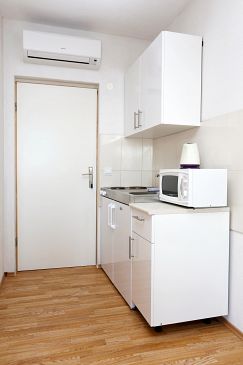 Kitchen Drače, Kitchen u smještaju tipa studio-apartment, dostupna klima.