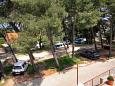 Parking lot - Apartments 4586 Parking lot Jelsa (Hvar) - Accommodation 4586 - Apartments with sandy beach.