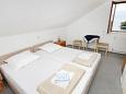 Bedroom Bedroom - Room S-4665-f - Rooms Splitska (Brač) - 4665
