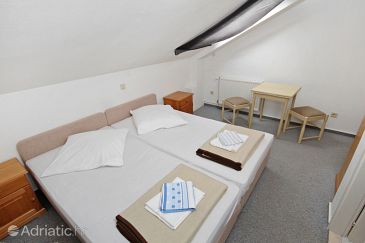 Bedroom Splitska, Bedroom u smještaju tipa room, dopusteni kucni ljubimci.