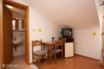 Dining room Duće, Dining room u smještaju tipa studio-apartment, WIFI.