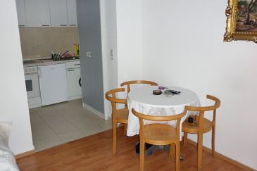 Dining room Podstrana, Dining room u smještaju tipa studio-apartment, WIFI.