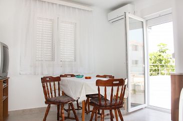 Dining room Rogoznica, Dining room u smještaju tipa apartment, dostupna klima.