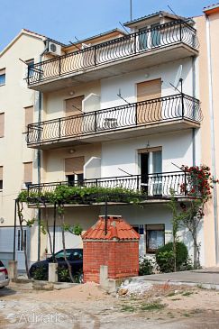 Property - Apartments 4894 Property Podstrana (Split) - Accommodation 4894 - Apartments with pebble beach.