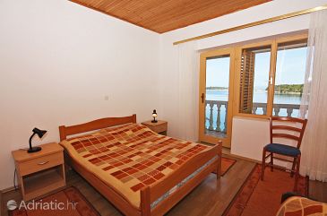 Bedroom Pomena, Bedroom u smještaju tipa room.