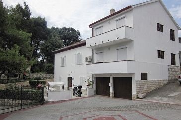 Property - Apartments 5076 Property Mundanije (Rab) - Accommodation 5076 - Apartments with sandy beach.