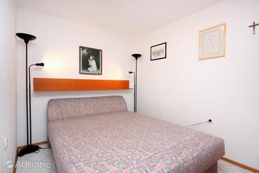 Bedroom Murter, Bedroom u smještaju tipa room, dostupna klima i WIFI.