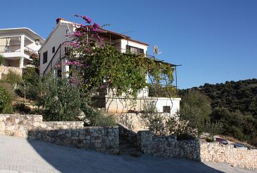 Property - Apartments 5221 Property Sevid (Trogir) - Accommodation 5221 - Apartments near sea.