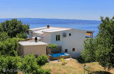 Property - Apartments 5225 Property Podstrana (Split) - Accommodation 5225 - Apartments with pebble beach.