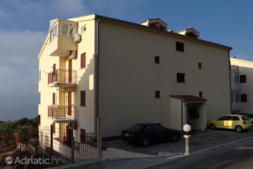 Property Veliko Brdo, Makarska, Property 5230 - Apartments with pebble beach.