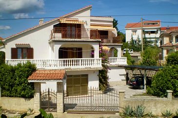 Property Pinezići, Krk, Property 5319 - Apartments with pebble beach.