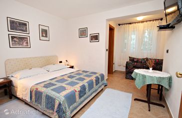 Bedroom Baška, Bedroom u smještaju tipa room, dopusteni kucni ljubimci.
