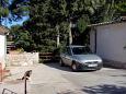 Parking lot - Apartments 541 Parking lot Vrboska (Hvar) - Accommodation 541 - Apartments near sea with rocky beach.