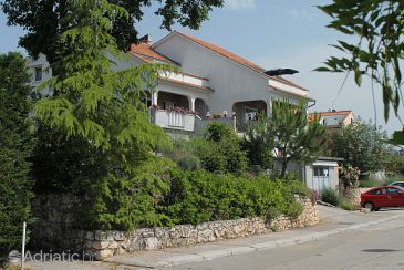 Obiekt - Apartamenty 5427 Obiekt Njivice (Krk) - Zakwaterowanie 5427 - Apartamenty ze żwirową plażą.