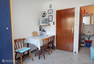 Dining room Baška, Dining room u smještaju tipa studio-apartment, dopusteni kucni ljubimci.