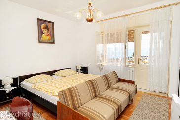 Bedroom Novi Vinodolski, Bedroom u smještaju tipa room, WIFI.