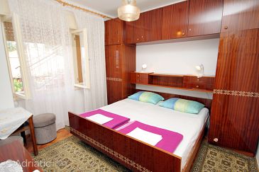 Bedroom Novi Vinodolski, Bedroom u smještaju tipa room, WIFI.