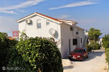 Property - Apartments 5629 Property Sutivan (Brač) - Accommodation 5629 - Apartments with pebble beach.
