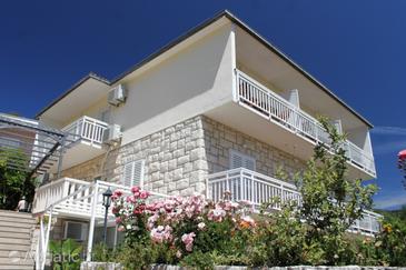 Property - Apartments and Rooms 563 Property Hvar (Hvar) - Accommodation 563 - Apartments and Rooms with pebble beach.