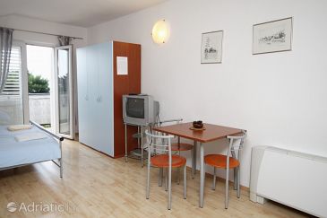 Dining room Bol, Dining room u smještaju tipa studio-apartment, WIFI.