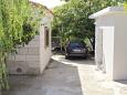 Parking lot - Apartments 5646 Parking lot Sumartin (Brač) - Accommodation 5646 - Apartments with pebble beach.