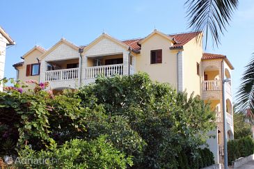 Property - Apartments 5663 Property Supetar (Brač) - Accommodation 5663 - Apartments with pebble beach.