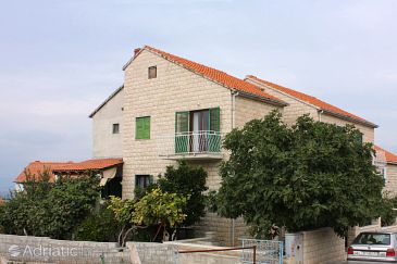 Property - Apartments 5667 Property Supetar (Brač) - Accommodation 5667 - Apartments with pebble beach.