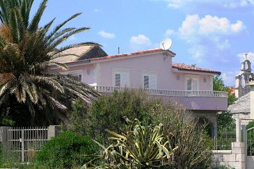 Property - Apartments 5680 Property Sućuraj (Hvar) - Accommodation 5680 - Apartments near sea with pebble beach.