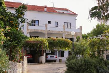 Property - Apartments 5703 Property Jelsa (Hvar) - Accommodation 5703 - Apartments with sandy beach.