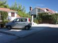 Parking lot - Apartments 5728 Parking lot Jelsa (Hvar) - Accommodation 5728 - Apartments with sandy beach.
