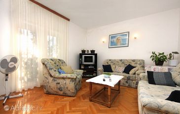 Living room 1 Ljubač, Living room 1 u smještaju tipa apartment, dostupna klima, dopusteni kucni ljubimci i WIFI.