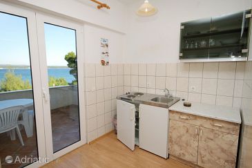 Kitchen Tkon, Kitchen u smještaju tipa studio-apartment.