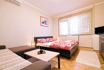 Bedroom Sukošan, Bedroom u smještaju tipa room, dostupna klima i WIFI.