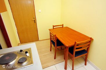 Dining room Bibinje, Dining room u smještaju tipa studio-apartment, WIFI.