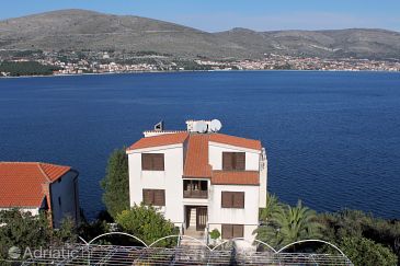 Property - Rooms 5979 Property Okrug Donji (Čiovo) - Accommodation 5979 - Rooms near sea.